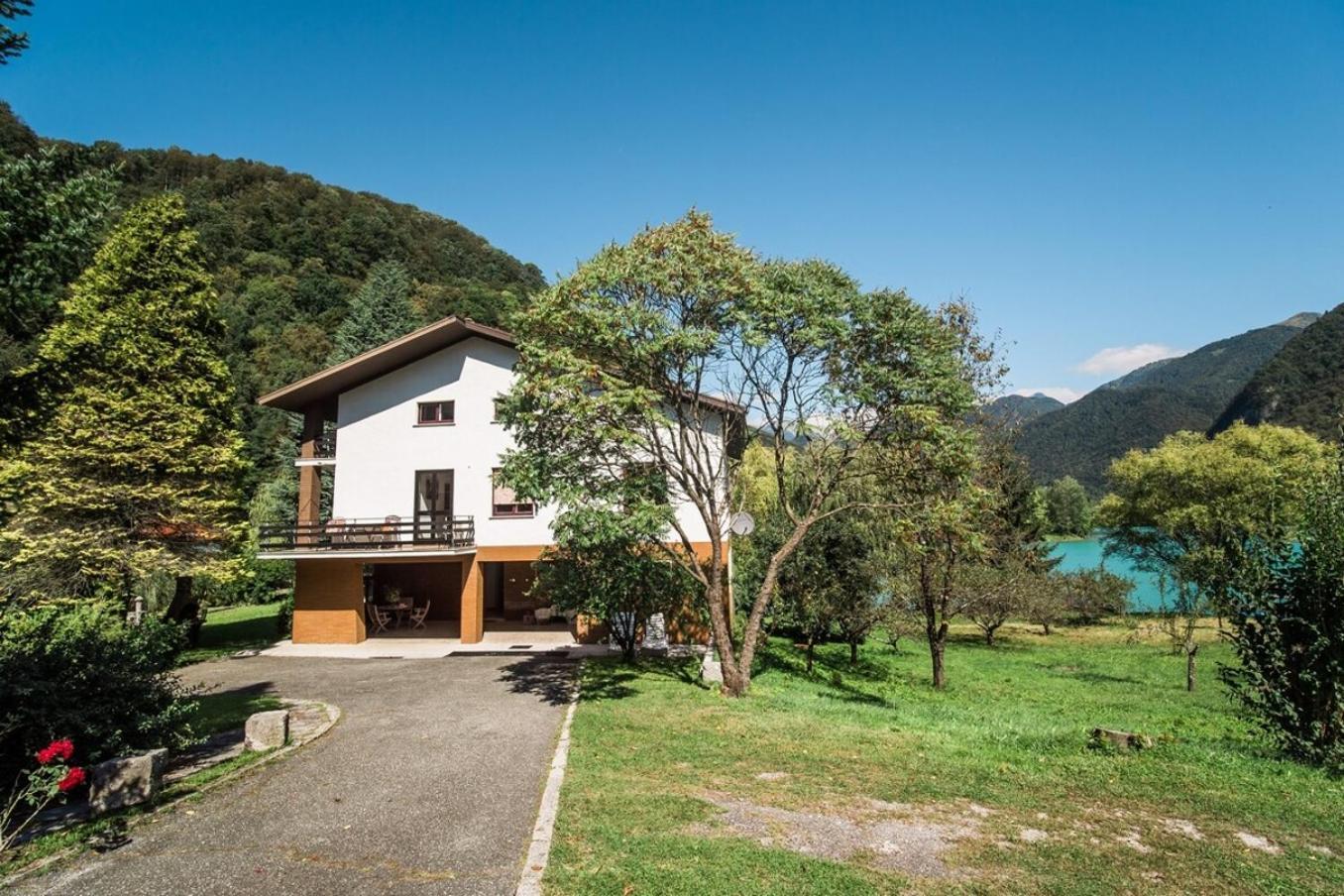 Vila Labod, Unique Villa At The Lake Most Na Soci Exterior photo