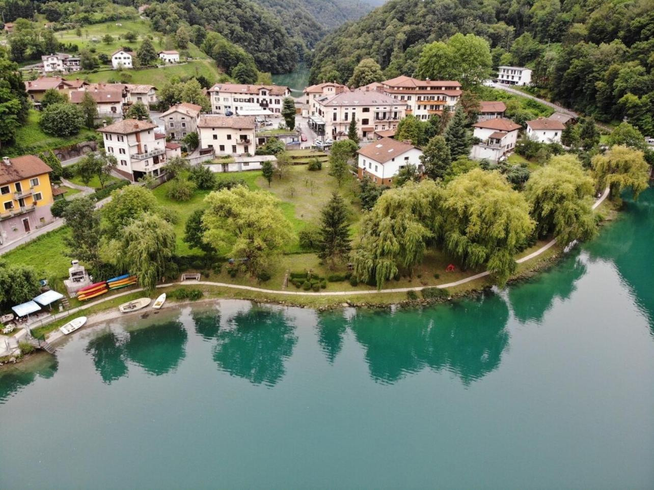 Vila Labod, Unique Villa At The Lake Most Na Soci Exterior photo